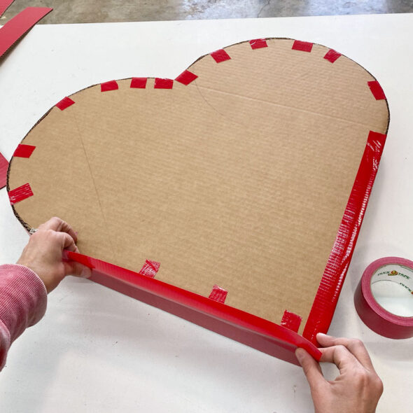 DIY giant heart-shaped candy box Valentine's Day decoration