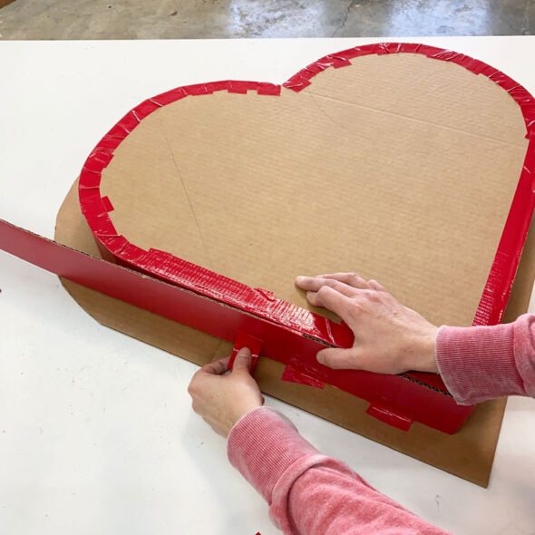 DIY giant heart-shaped candy box Valentine's Day decoration