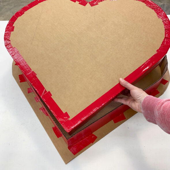 DIY giant heart-shaped candy box Valentine's Day decoration