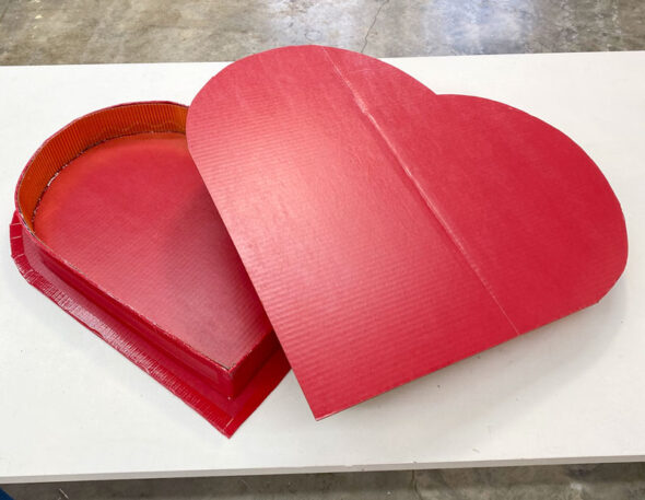 DIY giant heart-shaped candy box Valentine's Day decoration