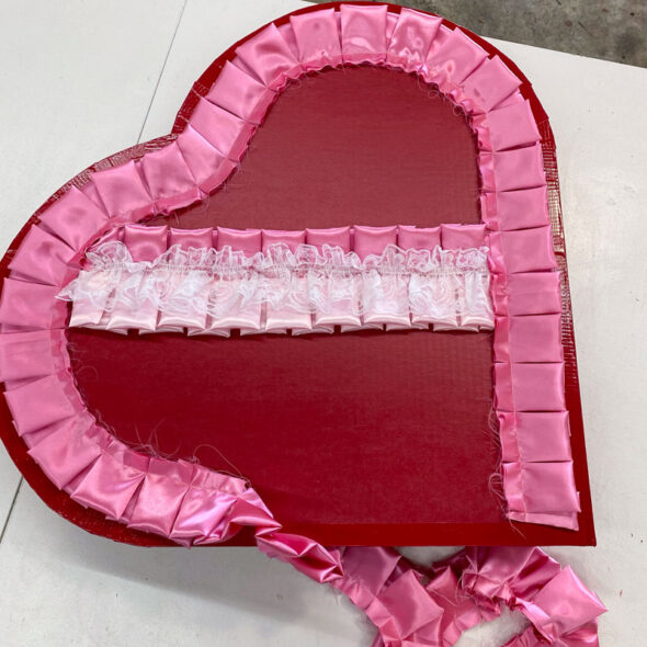 DIY giant heart-shaped candy box Valentine's Day decoration