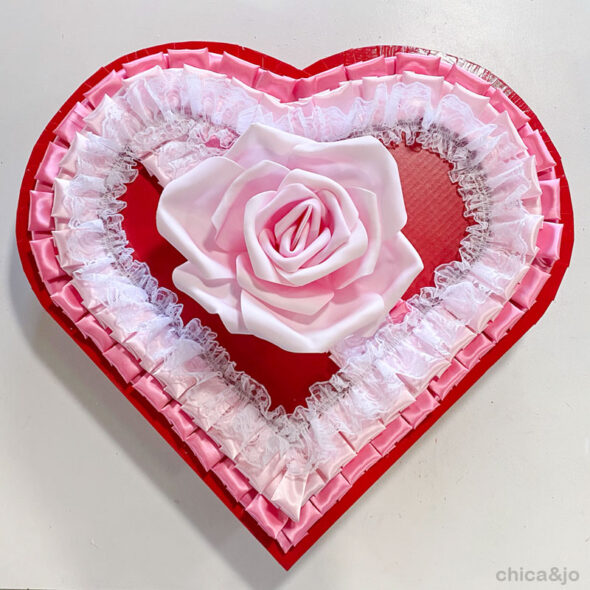 DIY giant heart-shaped candy box Valentine's Day decoration