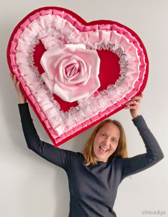 DIY giant heart-shaped candy box Valentine's Day decoration