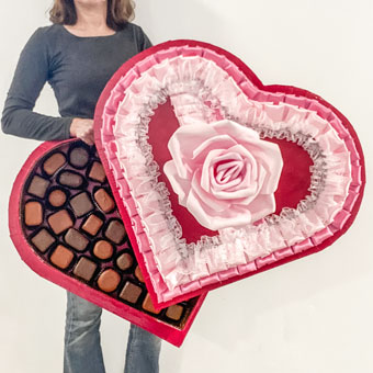 DIY Giant Heart-shaped Candy Box Valentine's Day Decoration