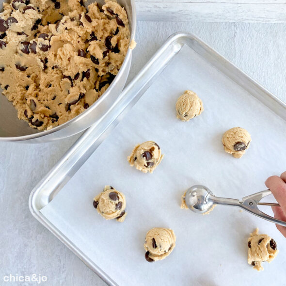 The best crispy, chewy chocolate chip cookie recipe