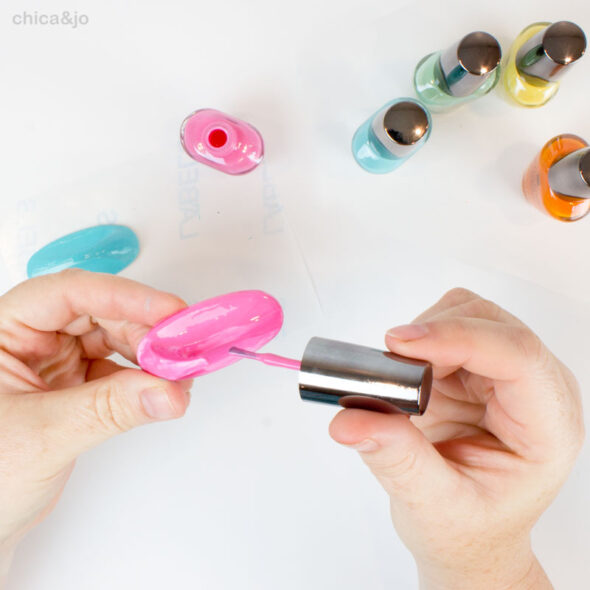 Create custom colors of Command Hooks with nail polish