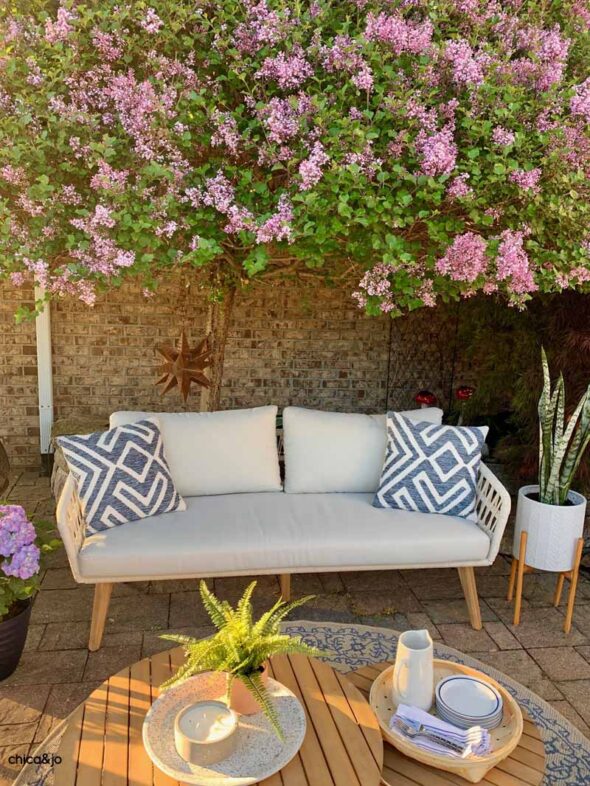 Tips for decorating an outdoor patio space