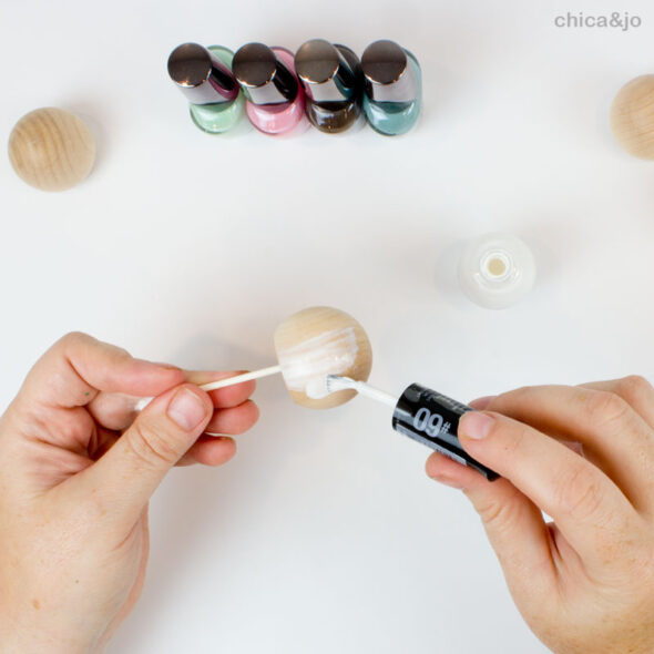 How to craft with nail polish