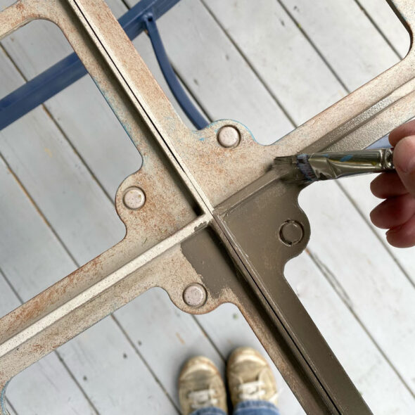 Tile top patio table makeover