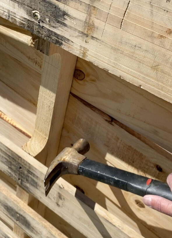 How to break down a pallet in under 10 minutes