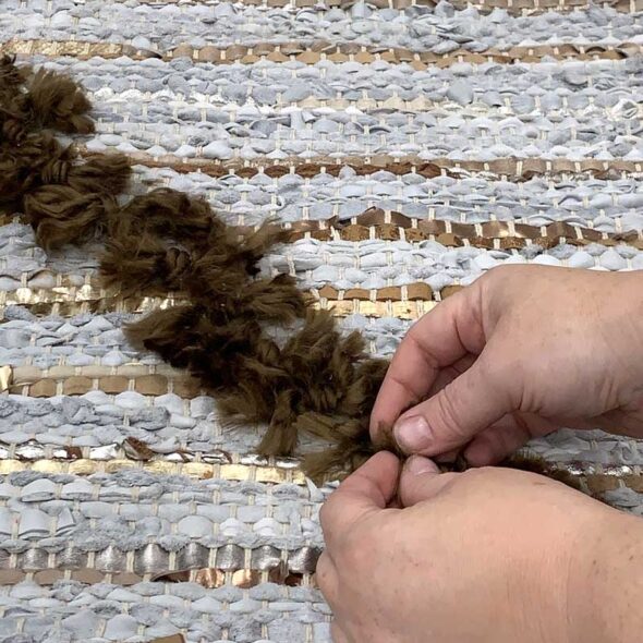 Make an easy wall hanging from a rug and yarn