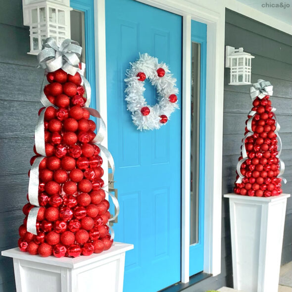 Christmas Trees Made from Tomato Cages and Ornaments