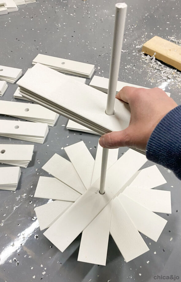 Upcycle window blinds into mini Christmas trees