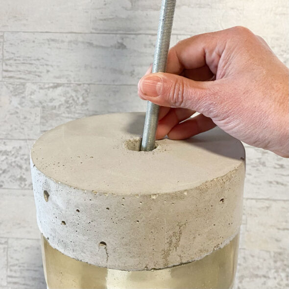 DIY lamp base from concrete and epoxy resin