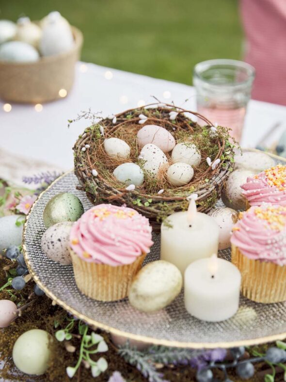 ideas for decorating with Easter eggs