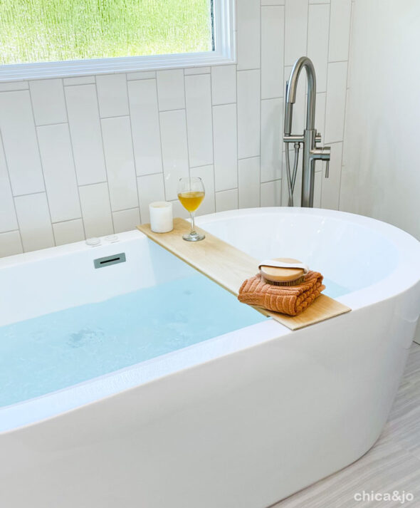 Make a simple modern bathtub caddy