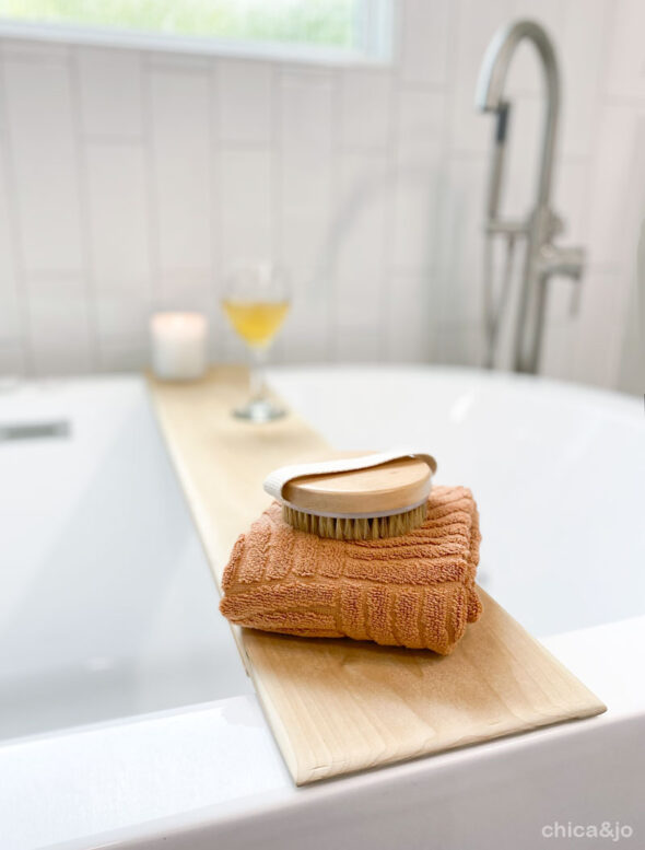 Make a simple modern bathtub caddy