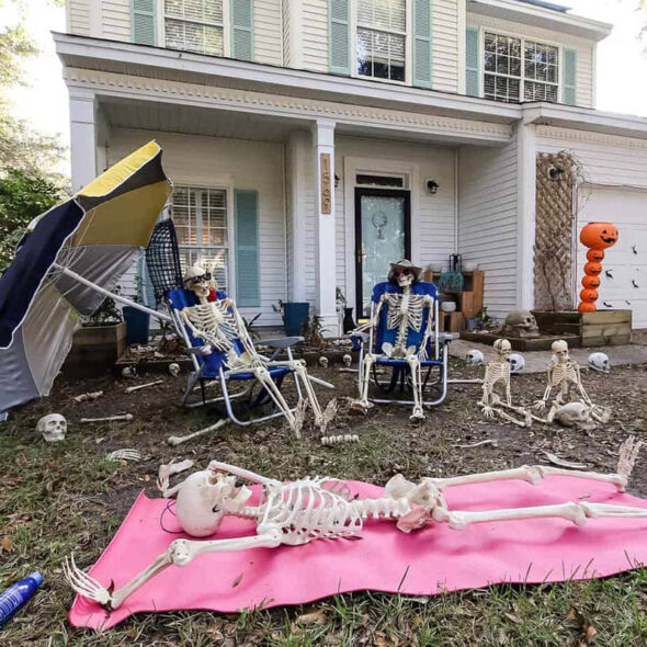 15+ Skeleton Halloween decorating ideas