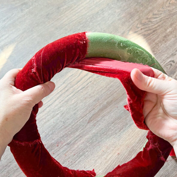 How to make a braided velvet wreath