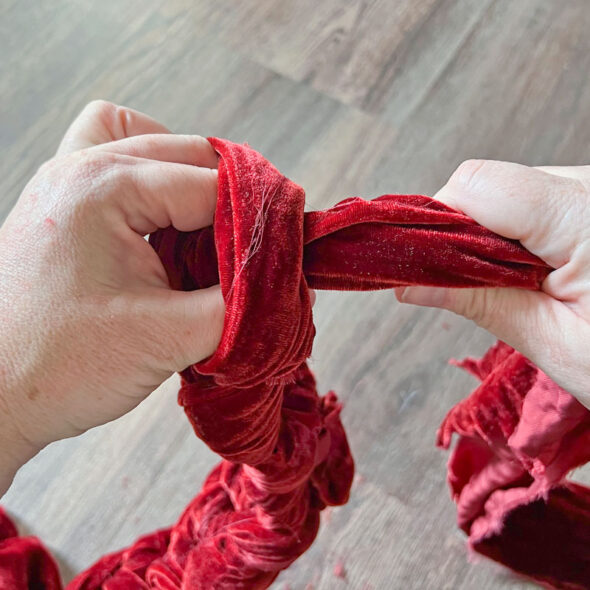 How to make a braided velvet wreath