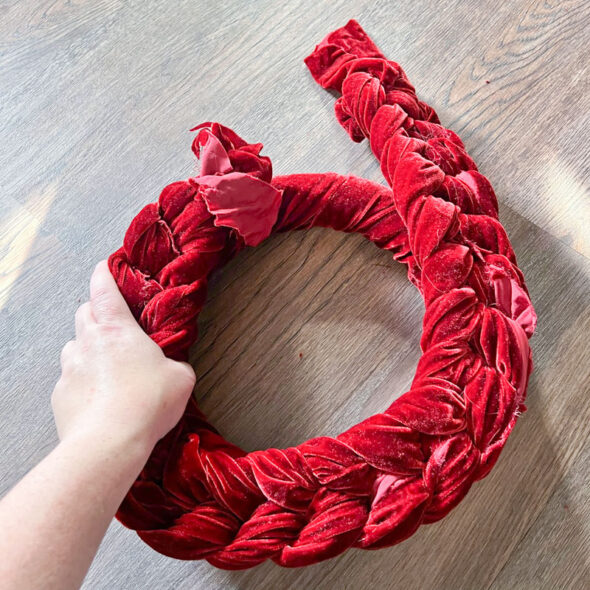 How to make a braided velvet wreath