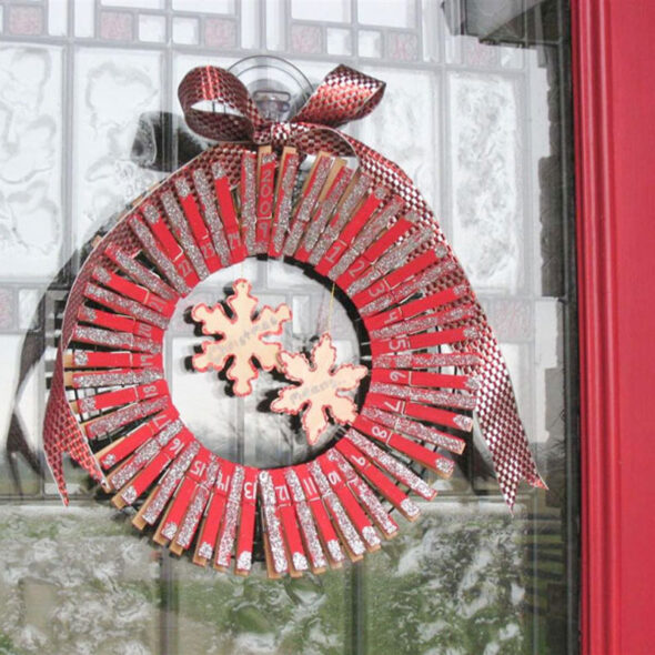10 unique DIY Advent calendar ideas - clothespin wreath calendar