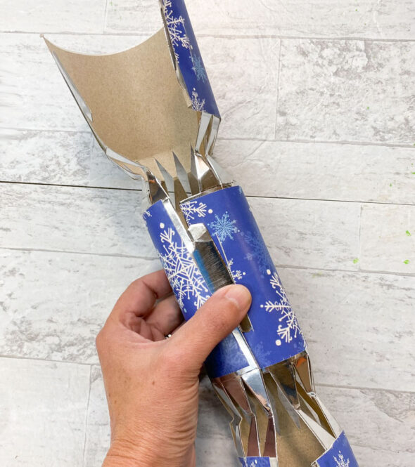 how to make christmas crackers easy - roll up tube and insert tab in slot