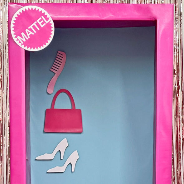 DIY Barbie box photo booth - adding accessories