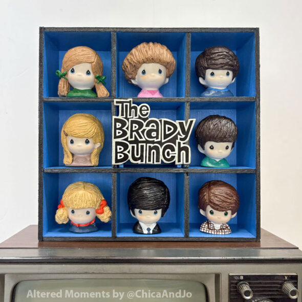 altered moments - the brady bunch - chica and jo