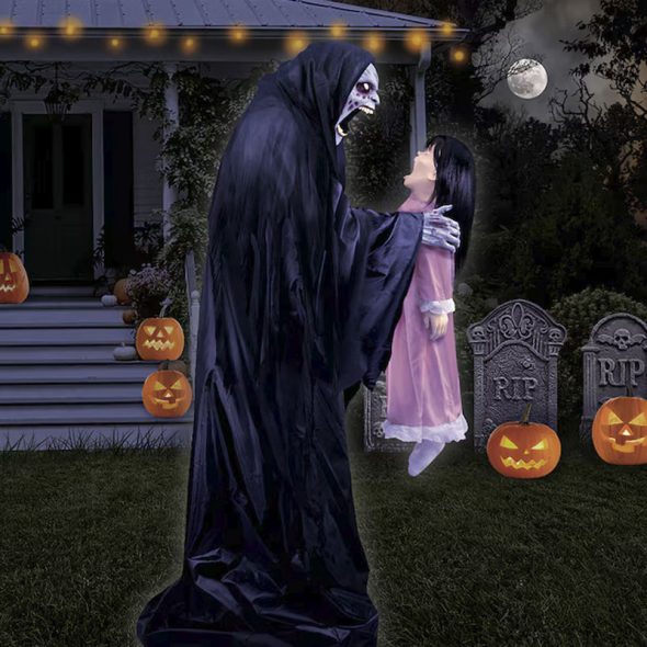 halloween animatronic soul sucker with child fog machine effects